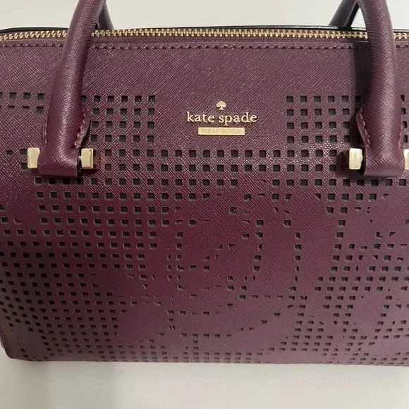 Kate Spade Perforated Cameron Street Burgandy Barrel Pocketbook & Billfold - Picture 3 of 16
